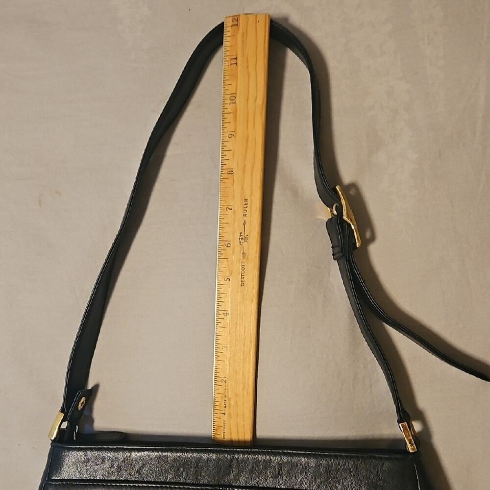 Etienne Aigner Elegant Black Leather Shoulder Bag - Picture 9 of 13